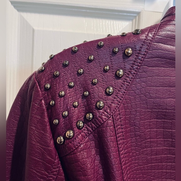 V Cristina Beautiful embossed leather jacket - Picture 11 of 15